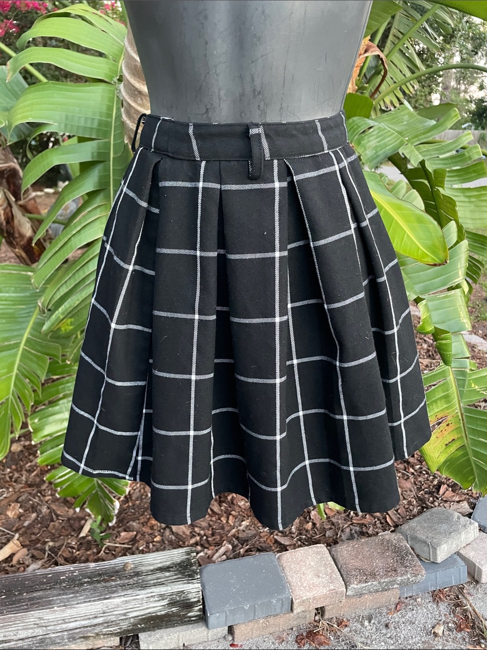 Hot topic, black-and-white, check plaid pleated skirt